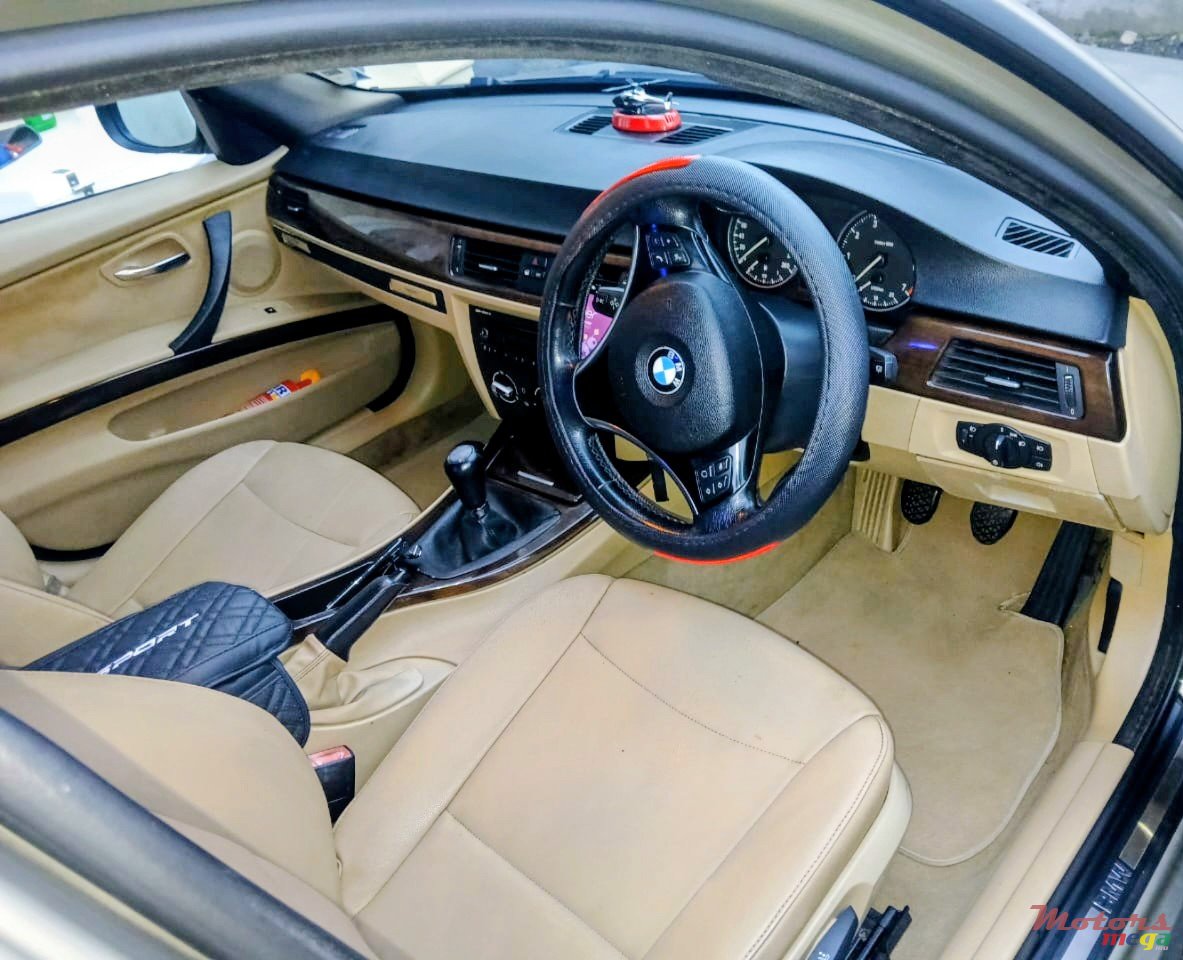 2009' BMW 320 photo #2