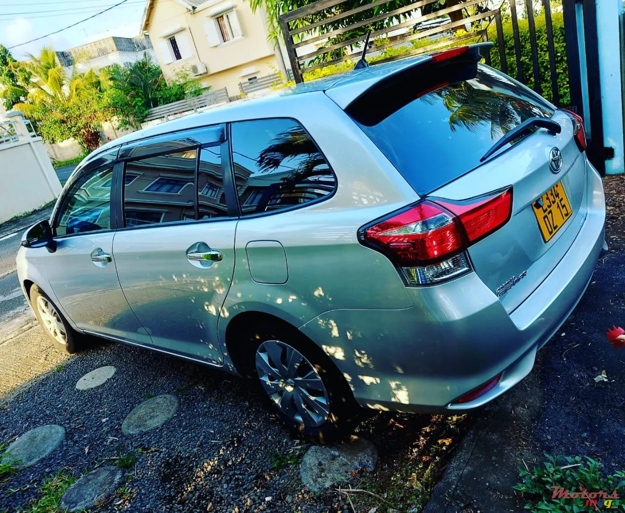 2015' Toyota Axio photo #2