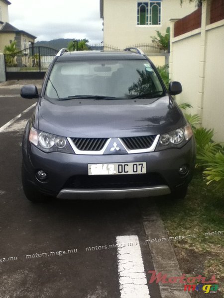 2007' Mitsubishi Outlander photo #2