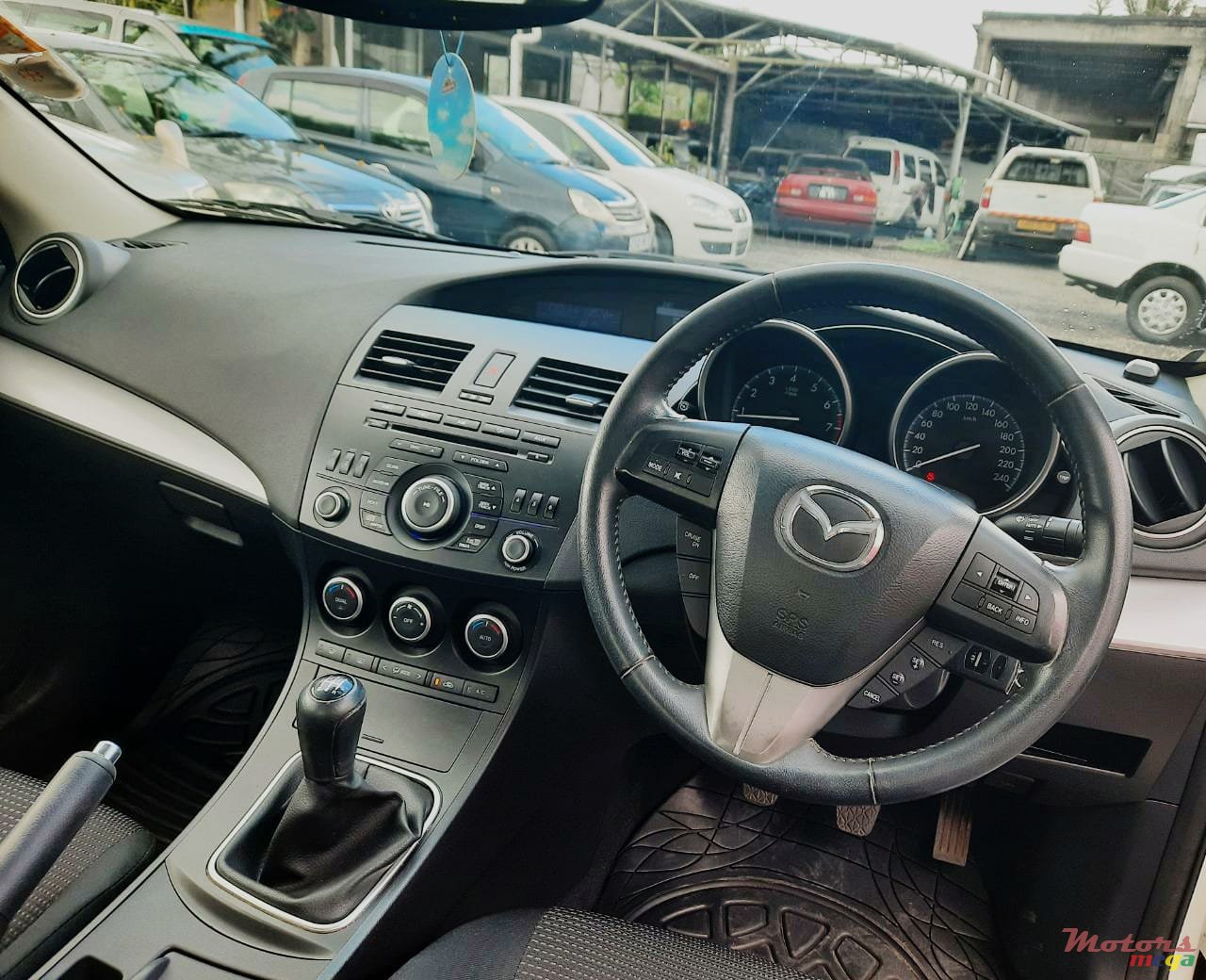 2013' Mazda 3 photo #7