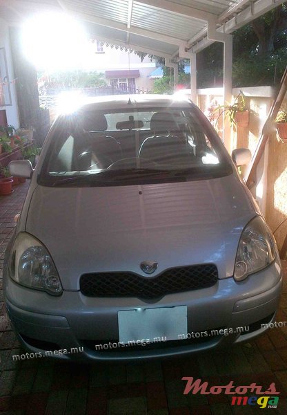 2002' Toyota Yaris vitz photo #1