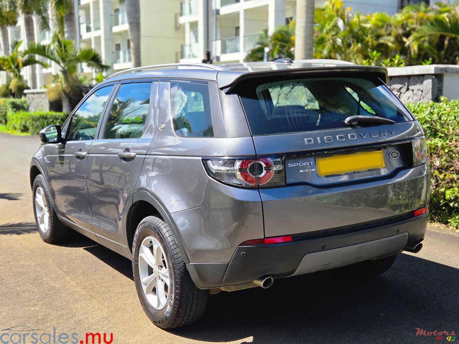2015' Land Rover Discovery Sport SE SI4 7 Seater photo #3