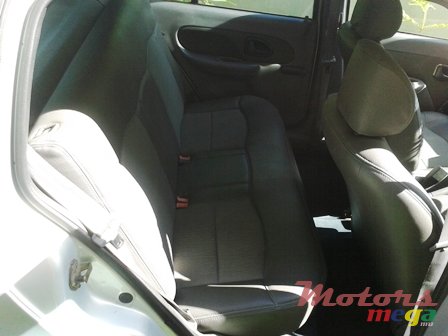 2000' Renault Clio photo #5