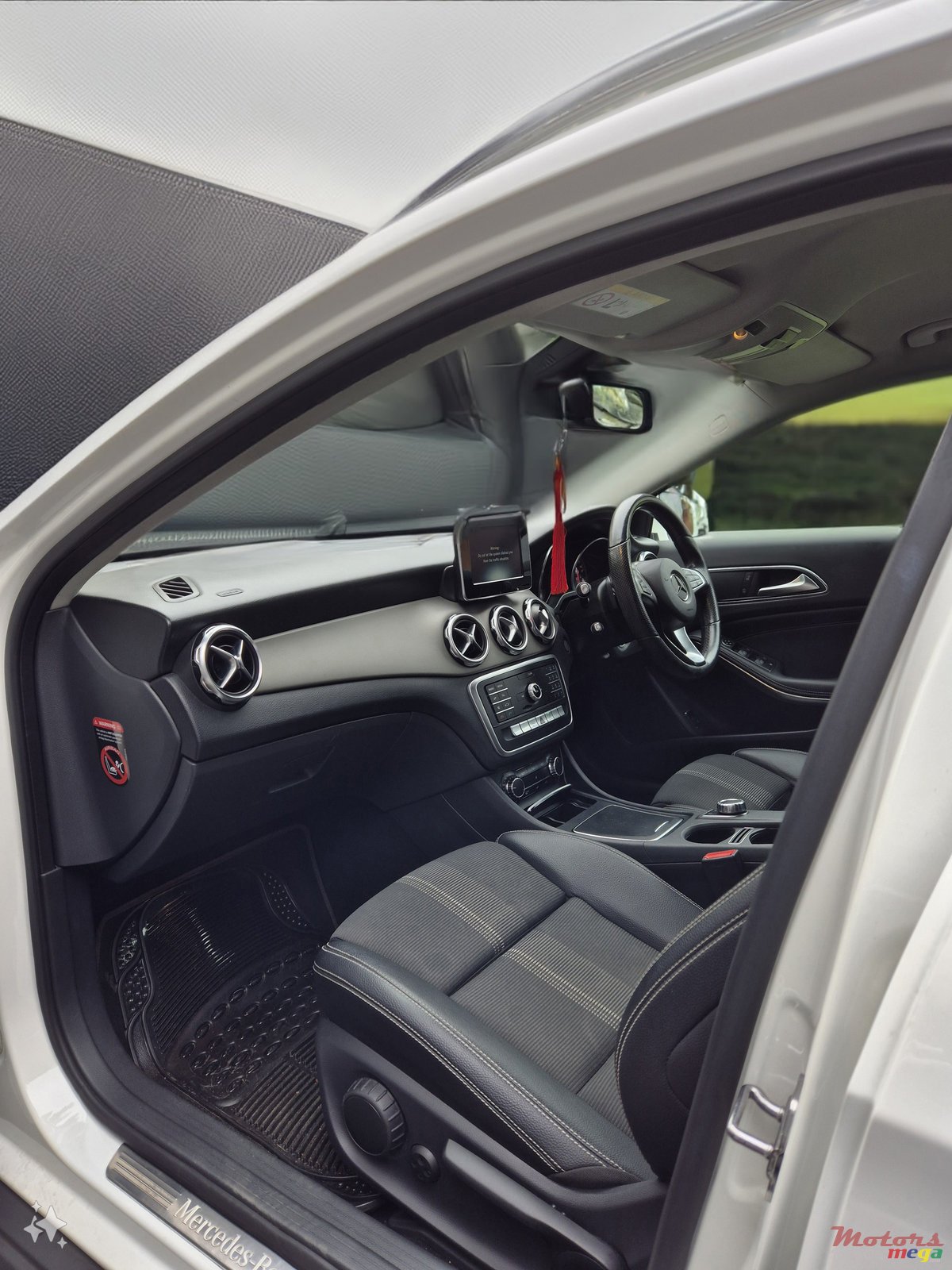 2018' Mercedes-Benz GLA 180 URBAN photo #3