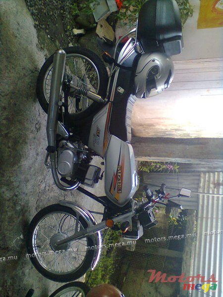 2013' Suzuki Ax 100 serie Z 129 photo #1