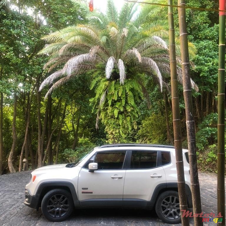 2018' Jeep Renegade photo #3