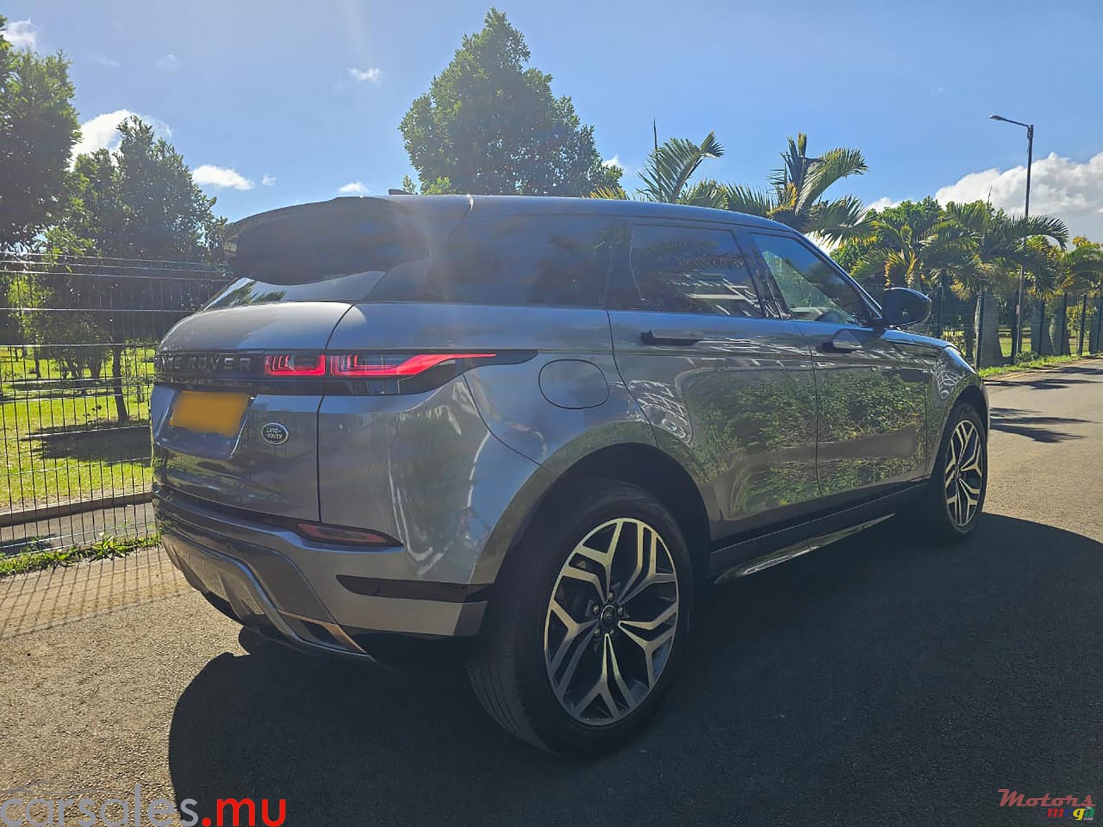 2024' Land Rover Range Rover Evoque P300e Plug-In Hybrid photo #4