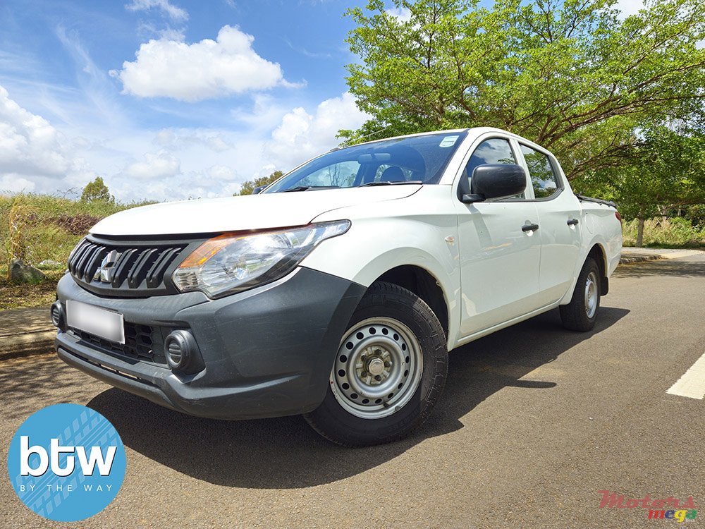 2020' Mitsubishi L 200 Double Cab 4X2 Pick UP photo #2