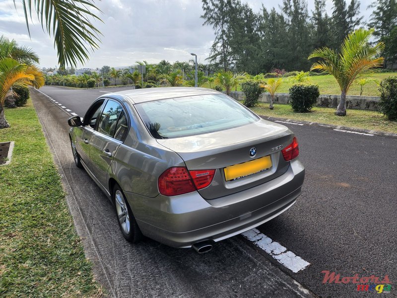 2011' BMW 3 Series 320i LCI photo #4