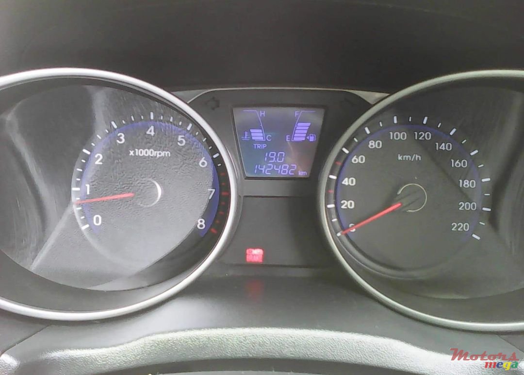 2011' Hyundai ix35 photo #6