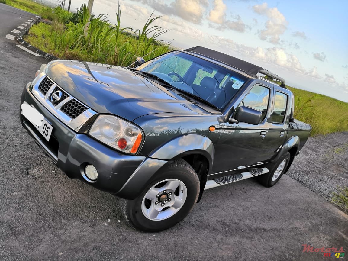 2005' Nissan Hardbody 3.0 turbo photo #1