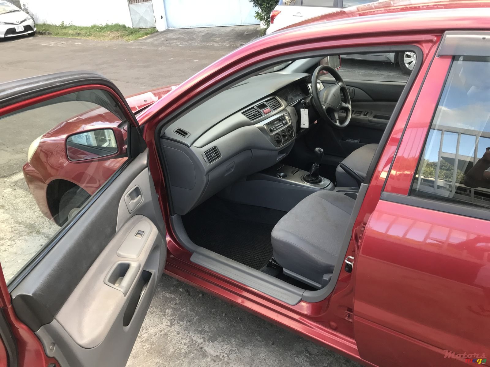 2011' Mitsubishi Lancer photo #5