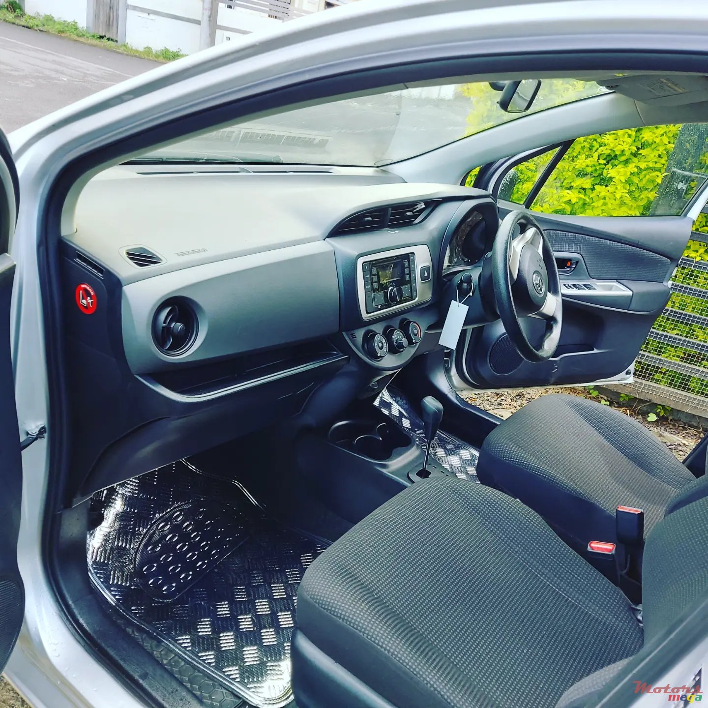 2016' Toyota Vitz Dorigine photo #4