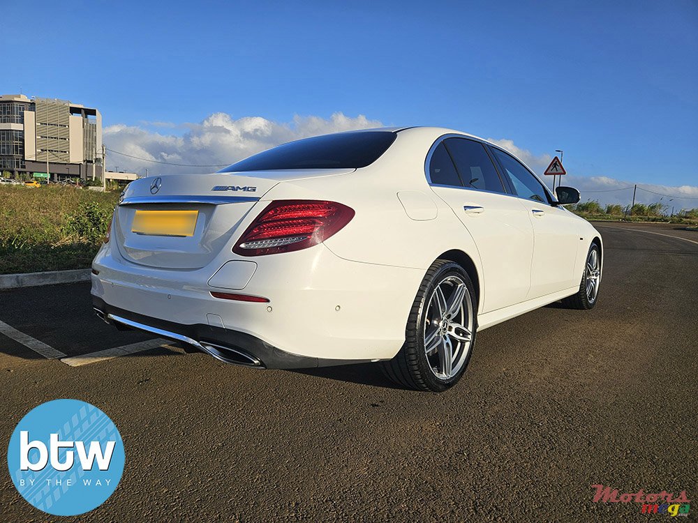 2020' Mercedes-Benz E 300 E300e PHEV photo #4