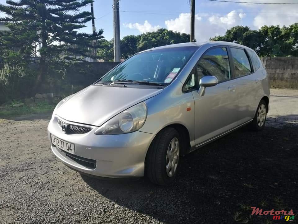 2004' Honda Fit photo #1