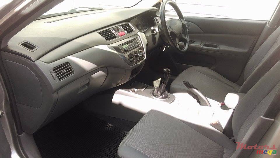 2010' Mitsubishi Lancer photo #5