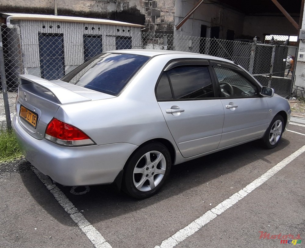 2005' Mitsubishi Lancer photo #2