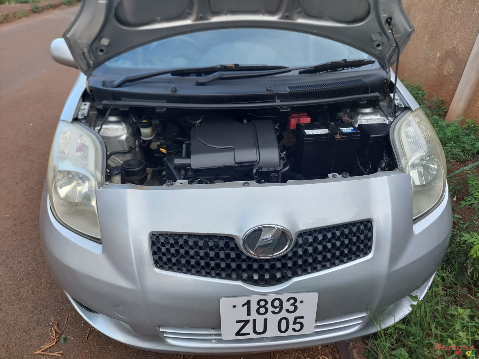 2005' Toyota Vitz photo #3