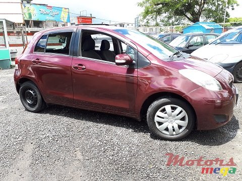 2010' Toyota Vitz photo #2
