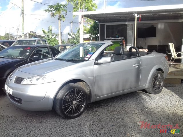 2007' Renault Megane photo #1