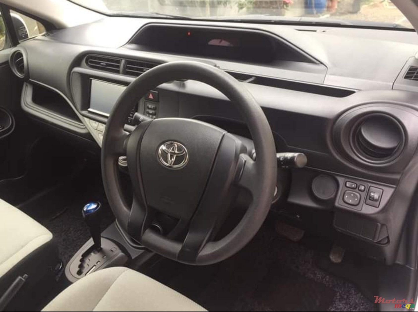 2016' Toyota Aqua photo #4