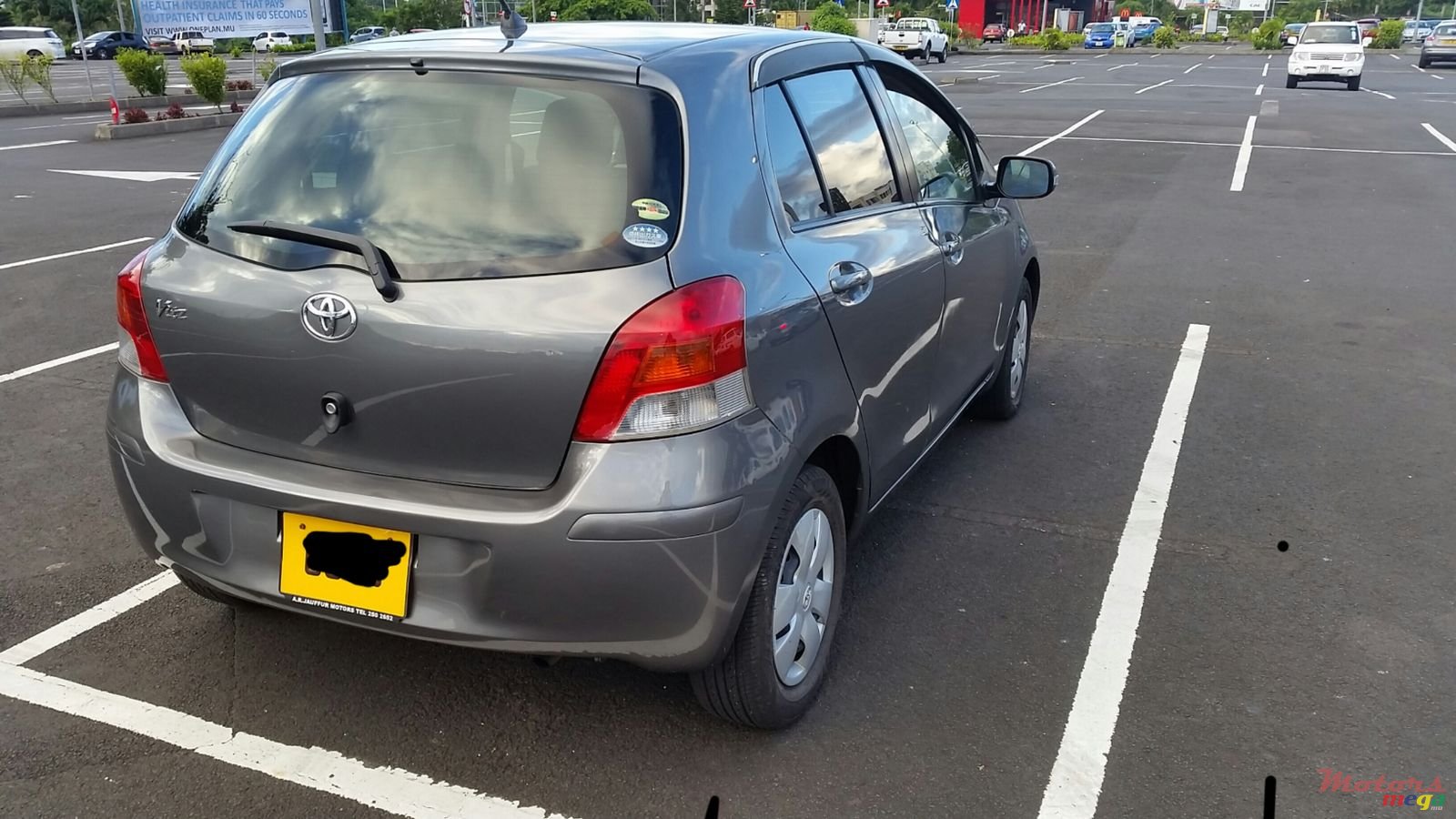 2008' Toyota Vitz photo #1