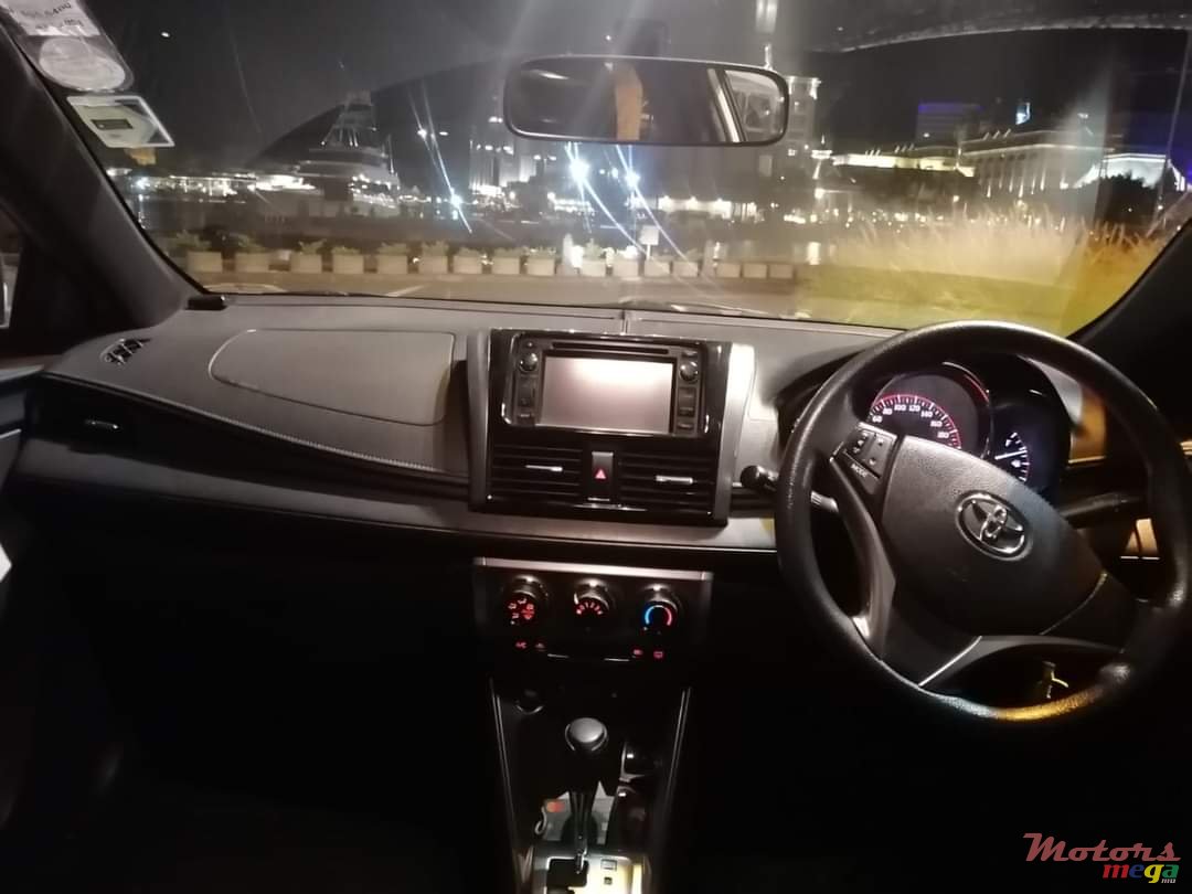2016' Toyota Yaris photo #6