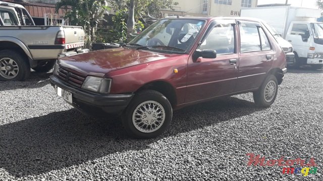1992' Peugeot 205 photo #1