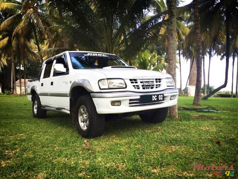 2002' Isuzu KB Series 4x4 photo #2