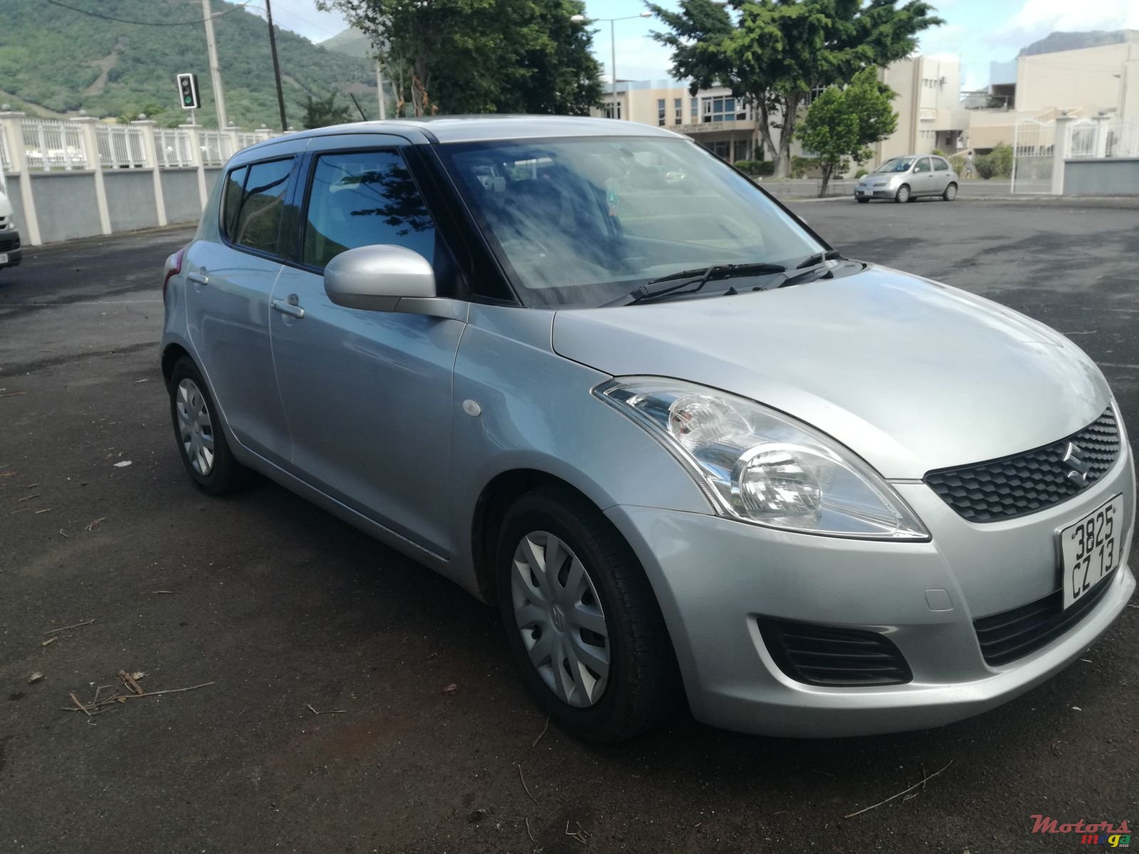 2013' Suzuki Swift photo #4