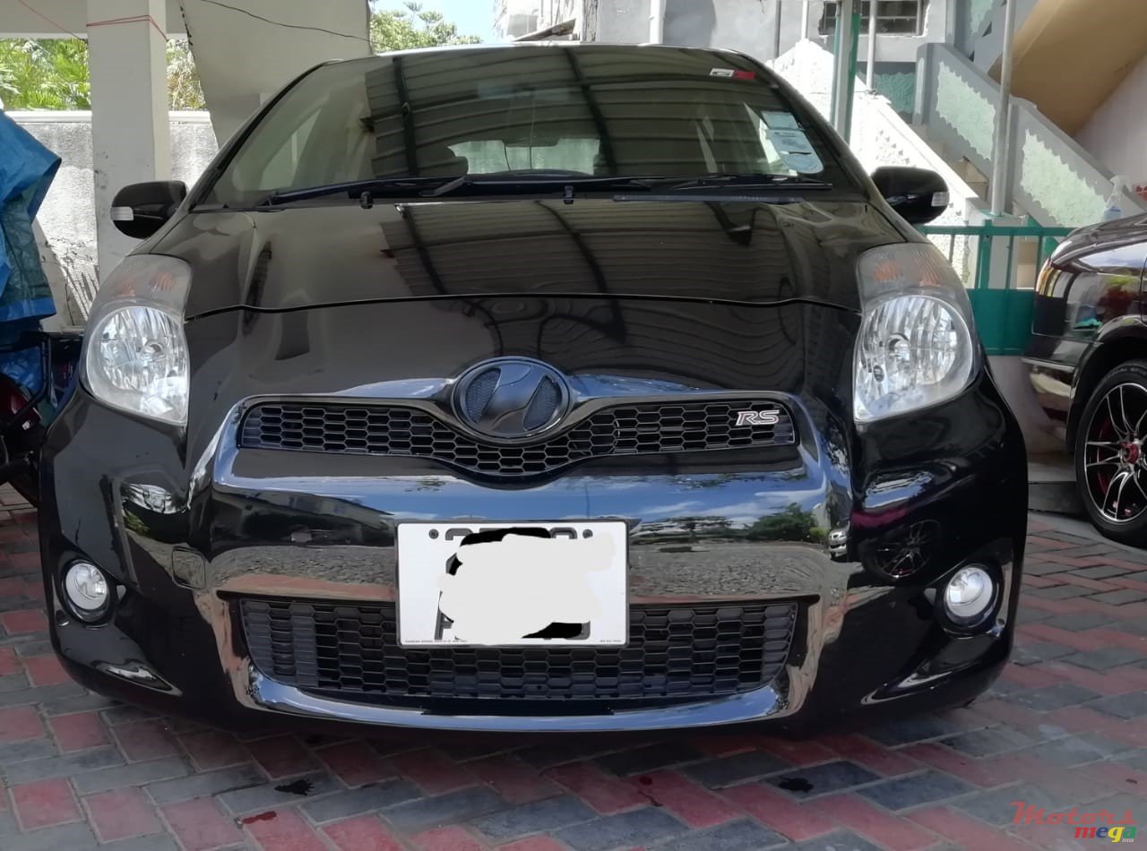 2010' Toyota Vitz photo #1