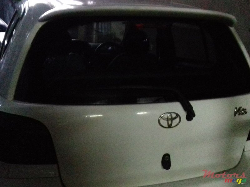 1999' Toyota Vitz photo #2