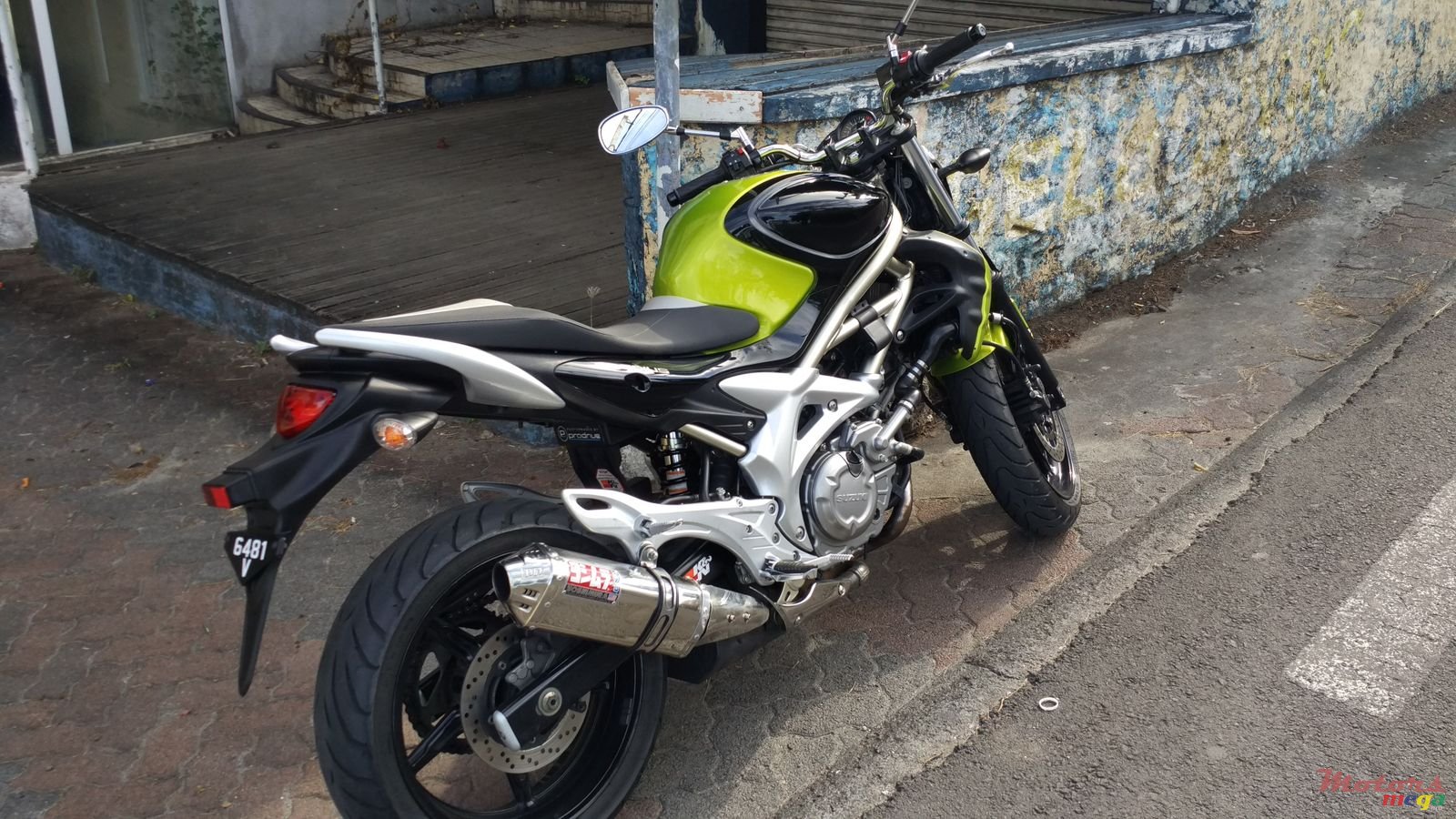 2010' Suzuki photo #3