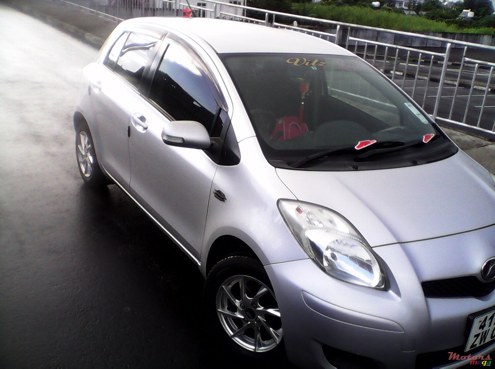2008' Toyota Vitz photo #1