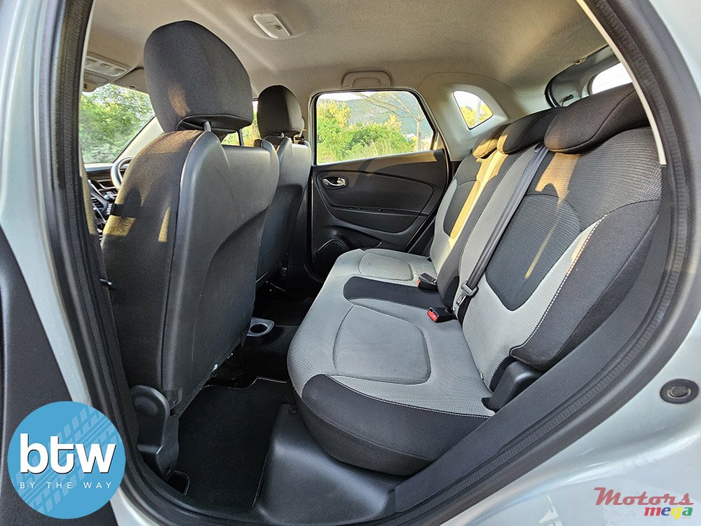 2015' Renault Captur photo #3