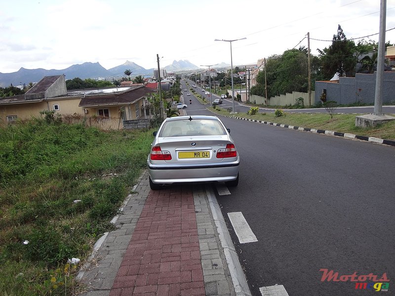 2004' BMW 3 Series 318i photo #3