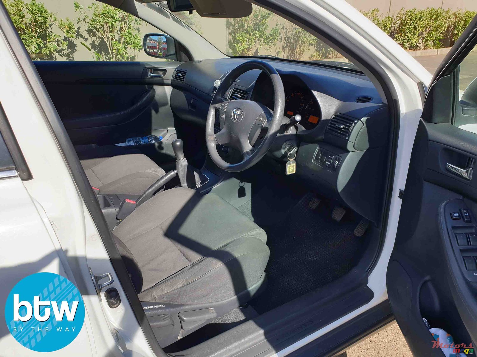 2009' Toyota Avensis photo #5