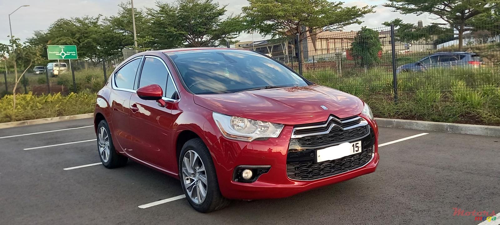 2015' Citroen DS4 photo #2