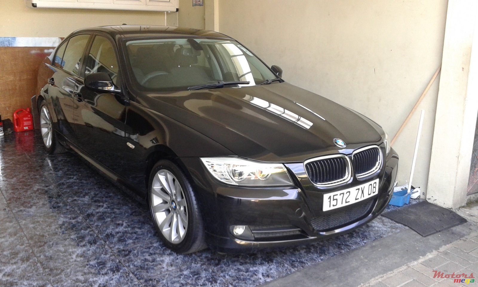 2008' BMW 318 photo #1