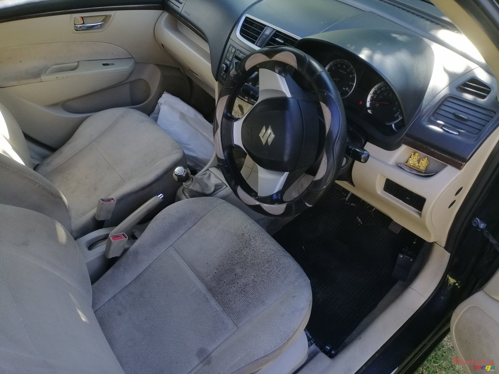 2013' Suzuki Swift Dzire photo #4