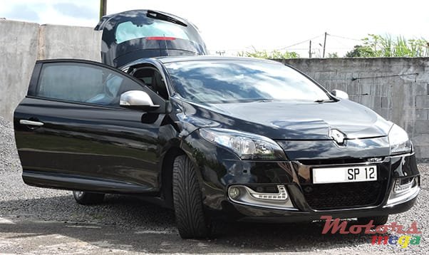 2012' Renault Megane photo #1