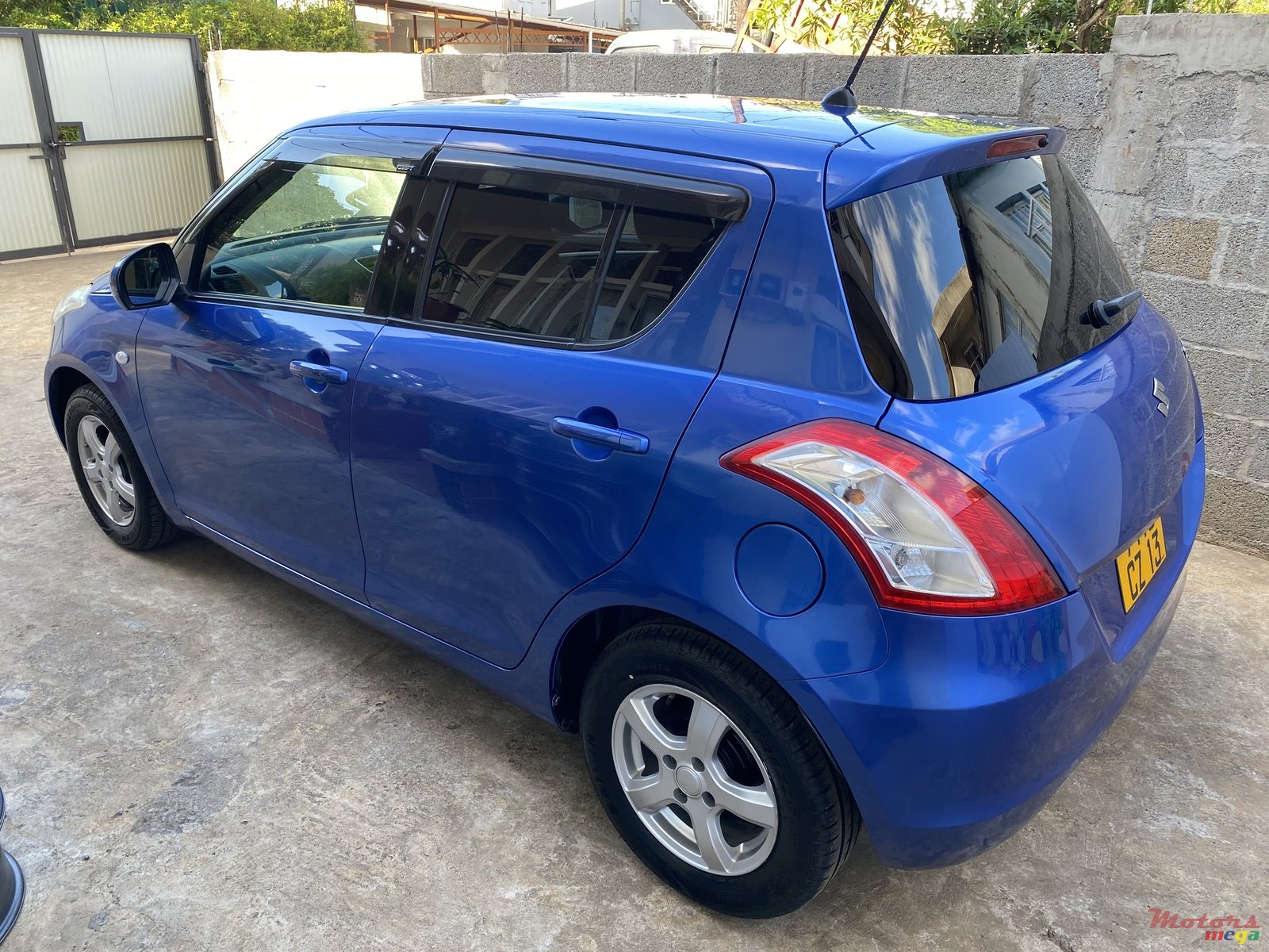 2013' Suzuki Swift Auto photo #5
