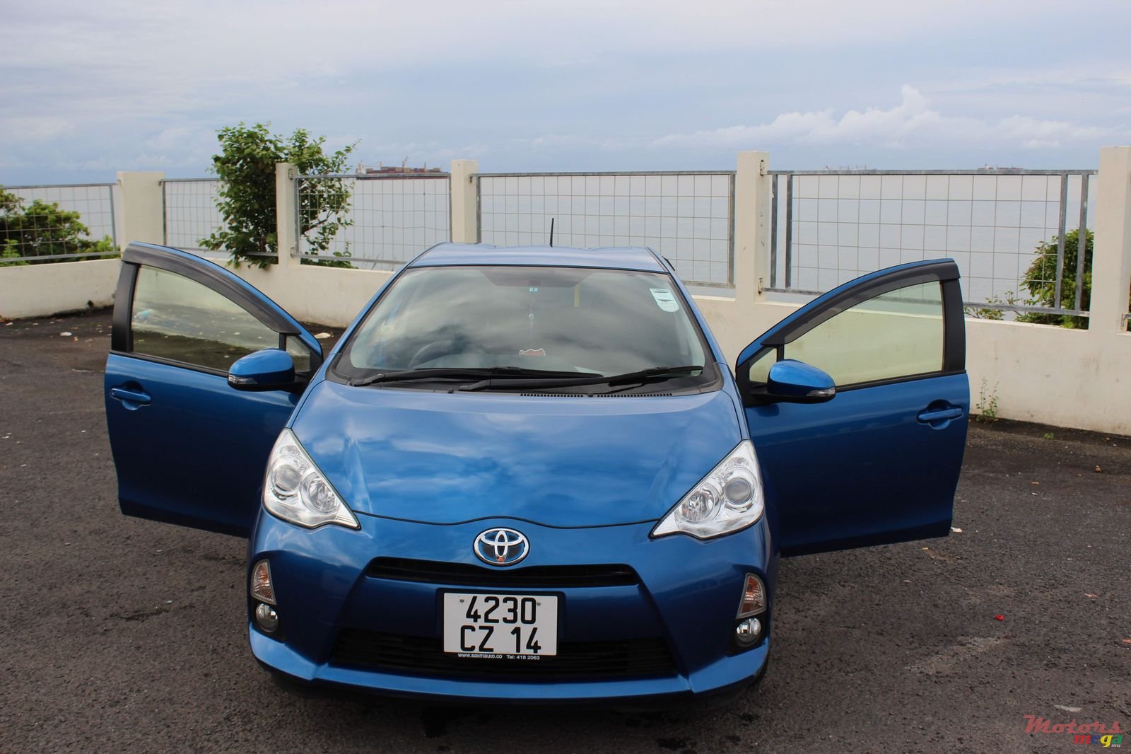 2014' Toyota Prius c photo #1