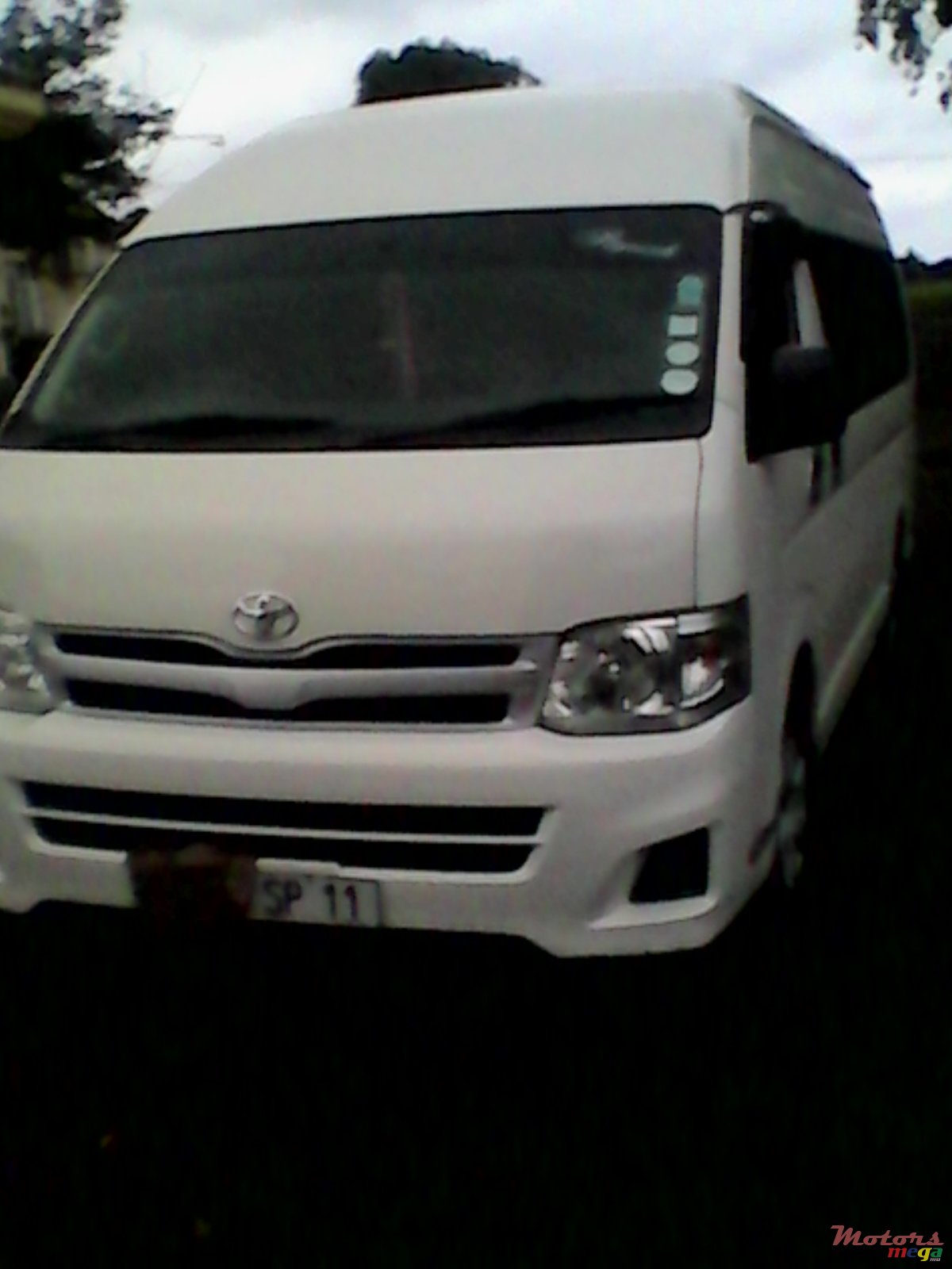 2011' Toyota HiAce photo #1