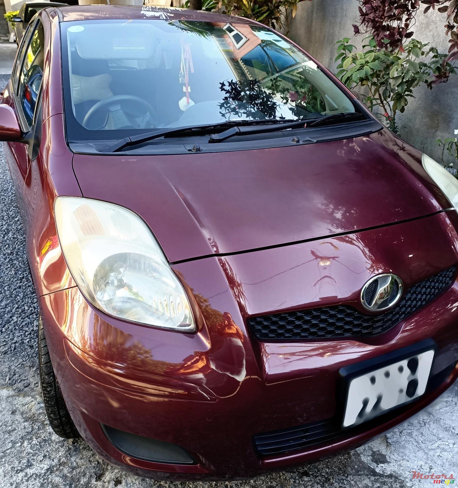 2010' Toyota Vitz photo #1