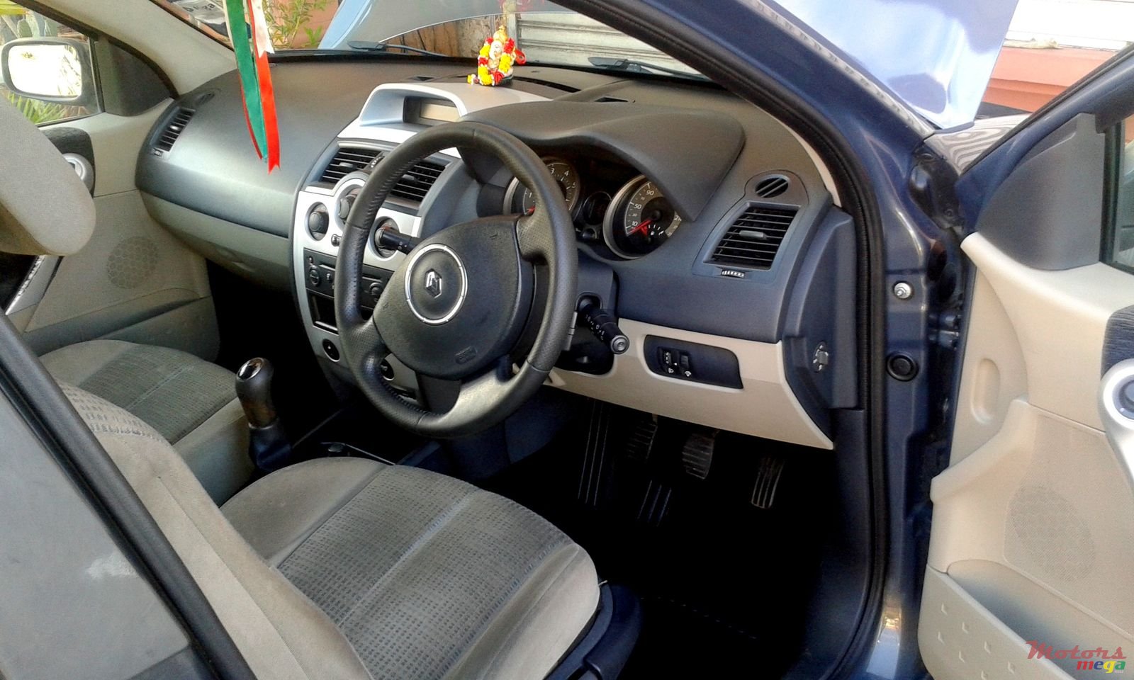 2007' Renault Megane photo #3
