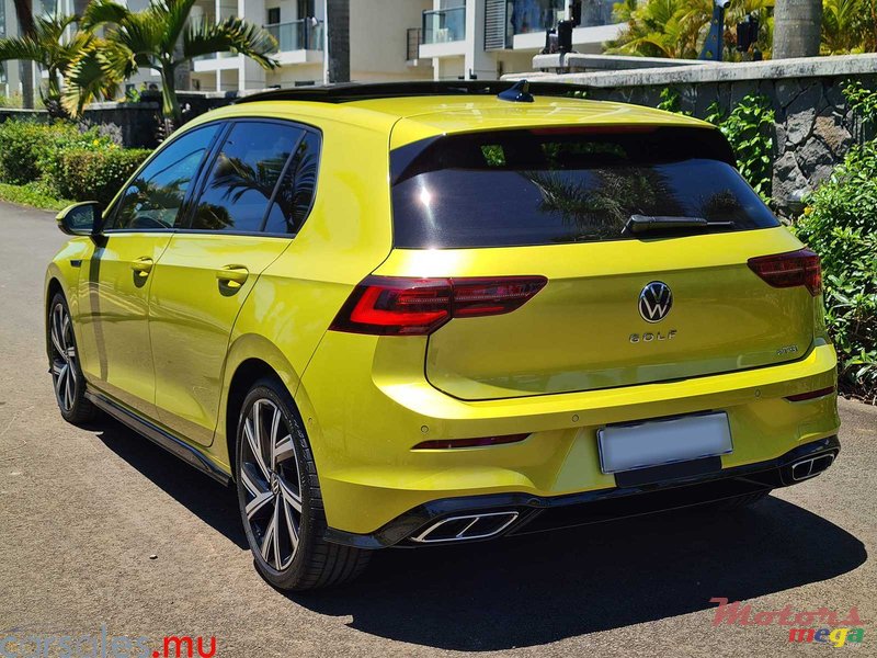 2022' Volkswagen Golf 8 R-Line 1.5 eTSI photo #3