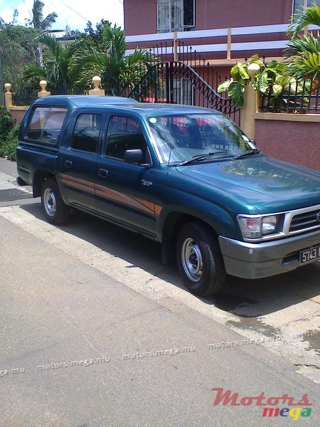 1998' Toyota Hilux 2X4 photo #1