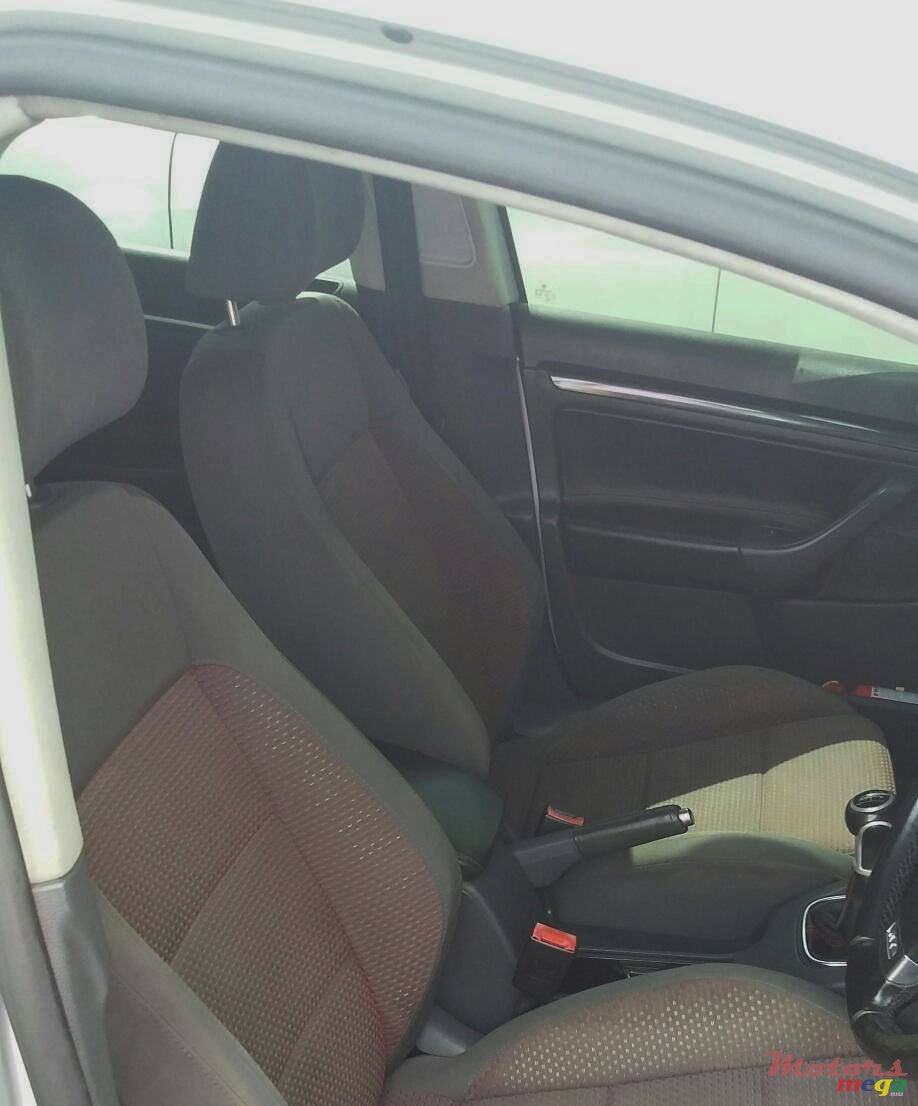 2008' Volkswagen Golf GTI GT photo #7