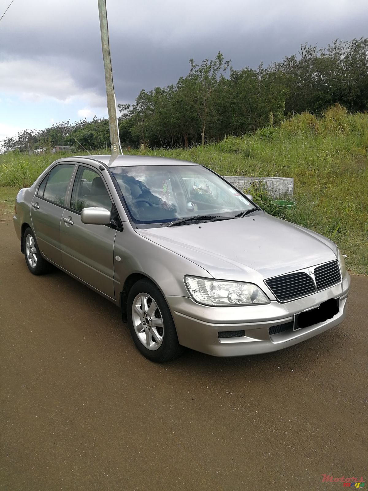 2002' Mitsubishi Lancer Cedia photo #2